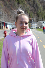 Charger l'image dans la galerie, Coton ouaté rose à capuchon, pink hoodie with cap, piste cyclable, activité physique, physical activity, outdoor, extérieur, Lévis, doux, confortable, il sèche rapidement et respire, vêtements de sport pour femme beaux, pratiques, confortables et abordables. Soft, comfortable, dry fast, and breathable fabric, women's sportwear, beautiful, practical and affordable