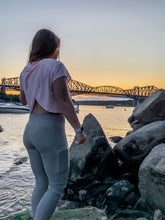 Load image into Gallery viewer, Québec, pont de Québec, legging taille haute noir, black high waist legging, pink cropped top, crop top rose, logo, comfy, pockets, poches, t-shirt, cross back, dos croisé, vêtements de sport pour femme, women's sport wear, doux, confortable, sèche rapidement et respire, beaux, pratiques, confortables et abordables, soft, dry fast, and breathable fabric, beautiful, comfortable, practical and affordable