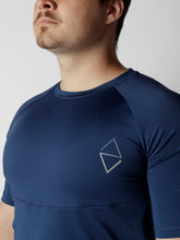 Load image into Gallery viewer, T-shirt ajusté bleu marin à manches courtes