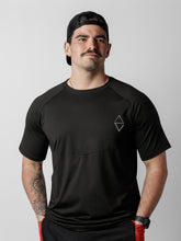 Load image into Gallery viewer, T-shirt ajusté noir à manches courtes