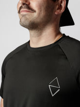 Load image into Gallery viewer, T-shirt ajusté noir à manches courtes