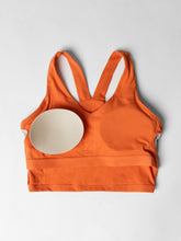 Load image into Gallery viewer, Camisole de sport avec coussinets amovibles Orange Juice
